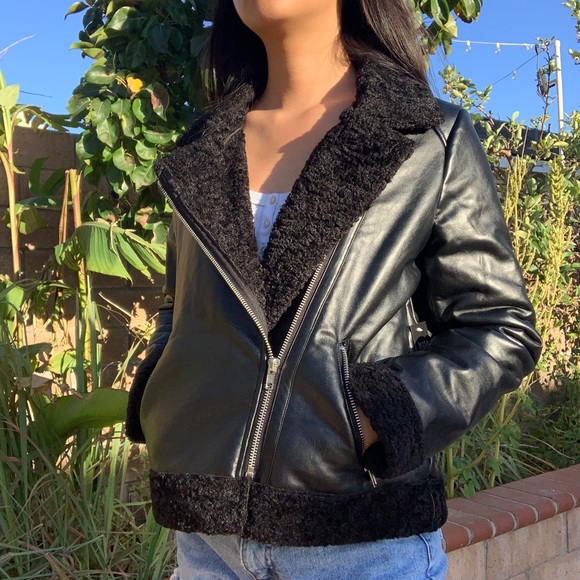 GOLDIE BLACK FAUX LEATHER CROPPED JACKET - Picture 3 of 7